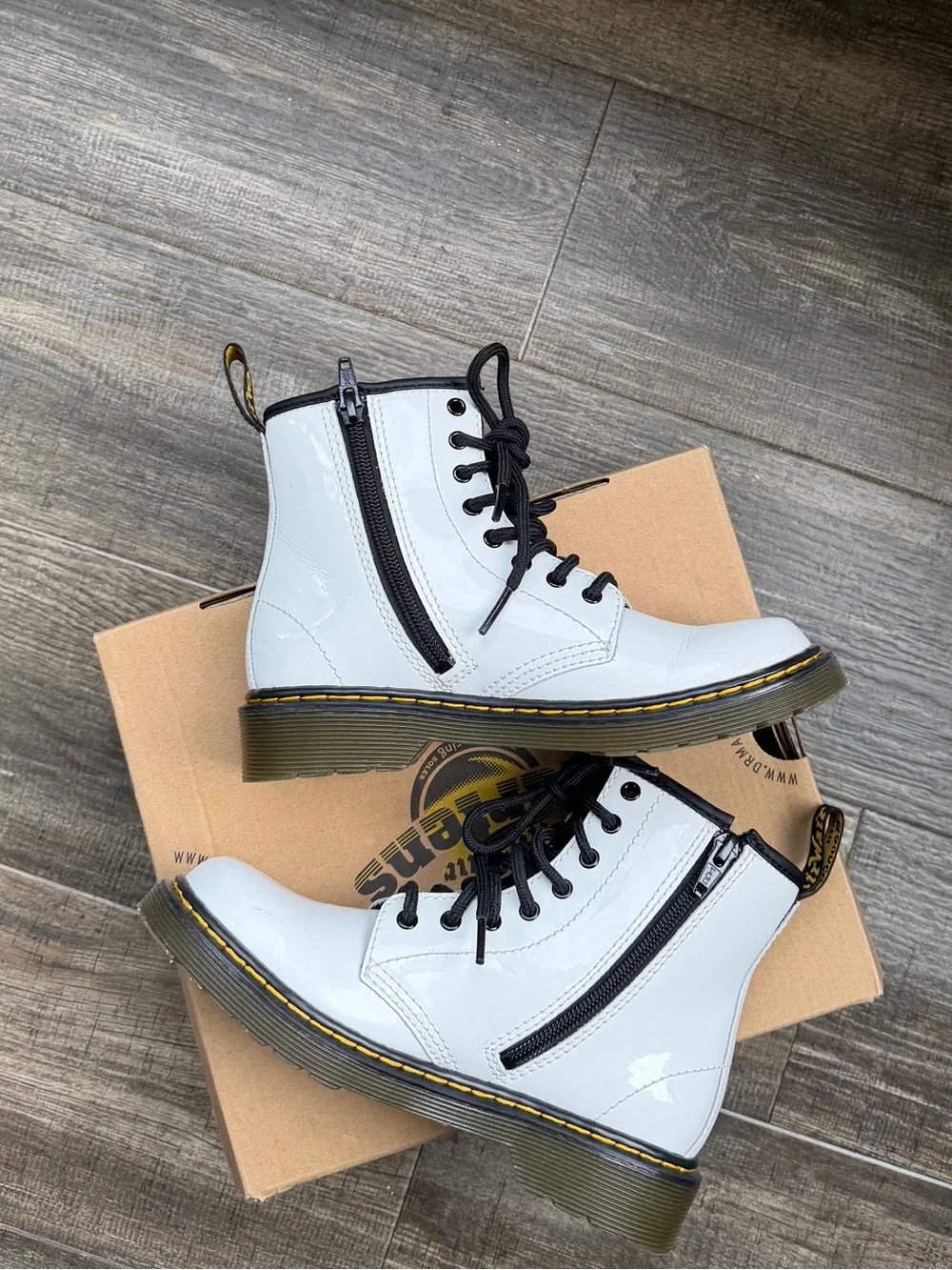 Dr Martens white leather boots 2y